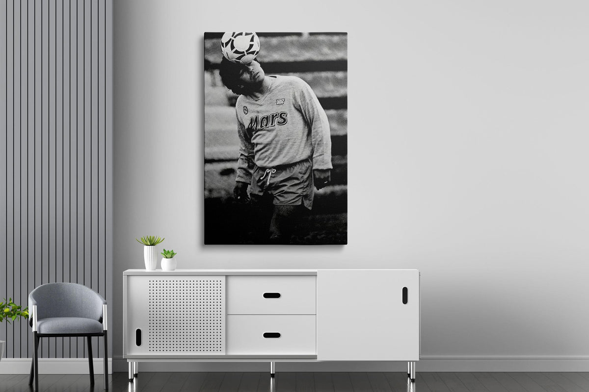 Diego Maradona Posteri – Siyah Beyaz Futbol Efsanesi Duvar Sanatı (A4/A3)