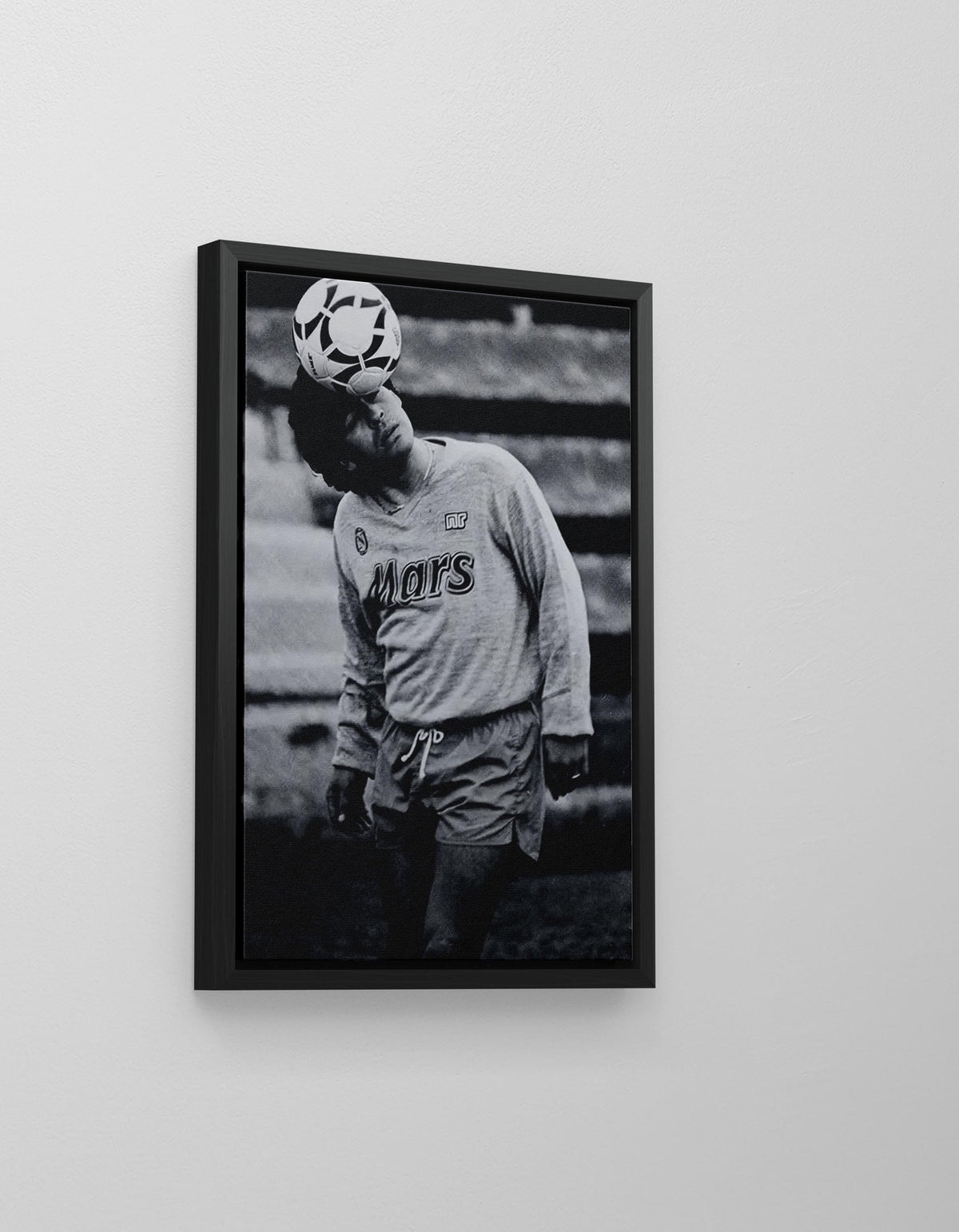 Diego Maradona Posteri – Siyah Beyaz Futbol Efsanesi Duvar Sanatı (A4/A3)