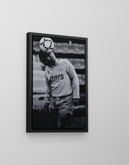 Diego Maradona Posteri – Siyah Beyaz Futbol Efsanesi Duvar Sanatı (A4/A3)
