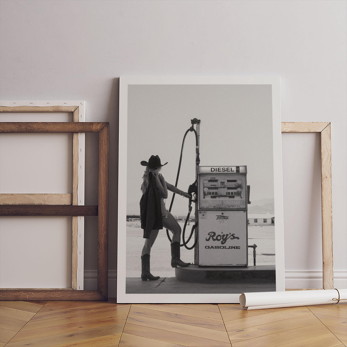 Roy's Gas Station Print - Vintage Black & White Wall Art (Canvas)