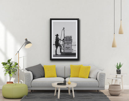 Roy's Gas Station Print - Vintage Black & White Wall Art (Canvas)